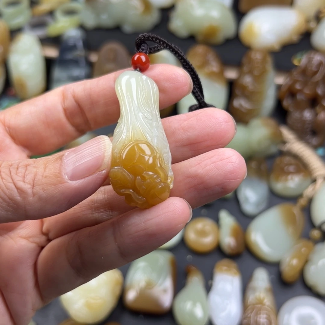 和田玉（糖玉）未镶嵌颈饰