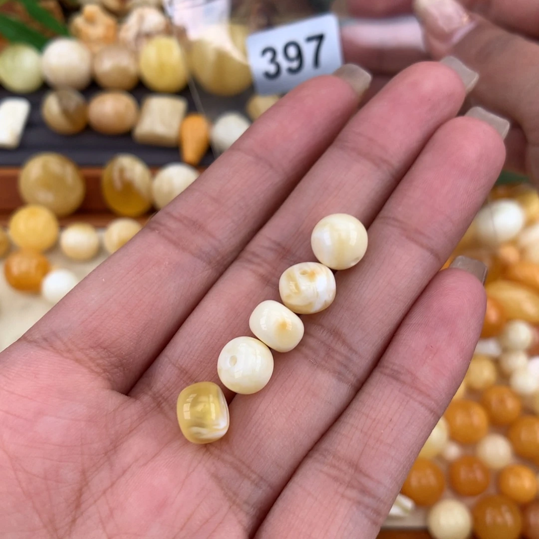 琥珀珠宝奇石未镶嵌自*渡