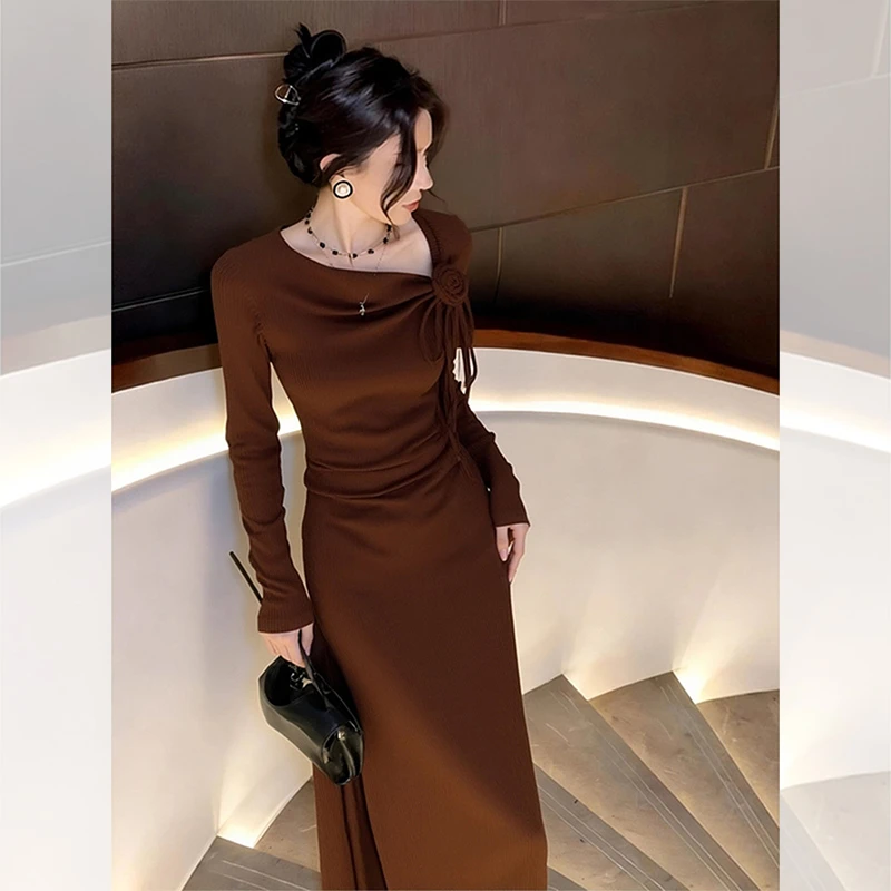 漂亮出片衣服咖色花朵包臀长裙女装秋冬季高贵气质内搭针织连衣裙