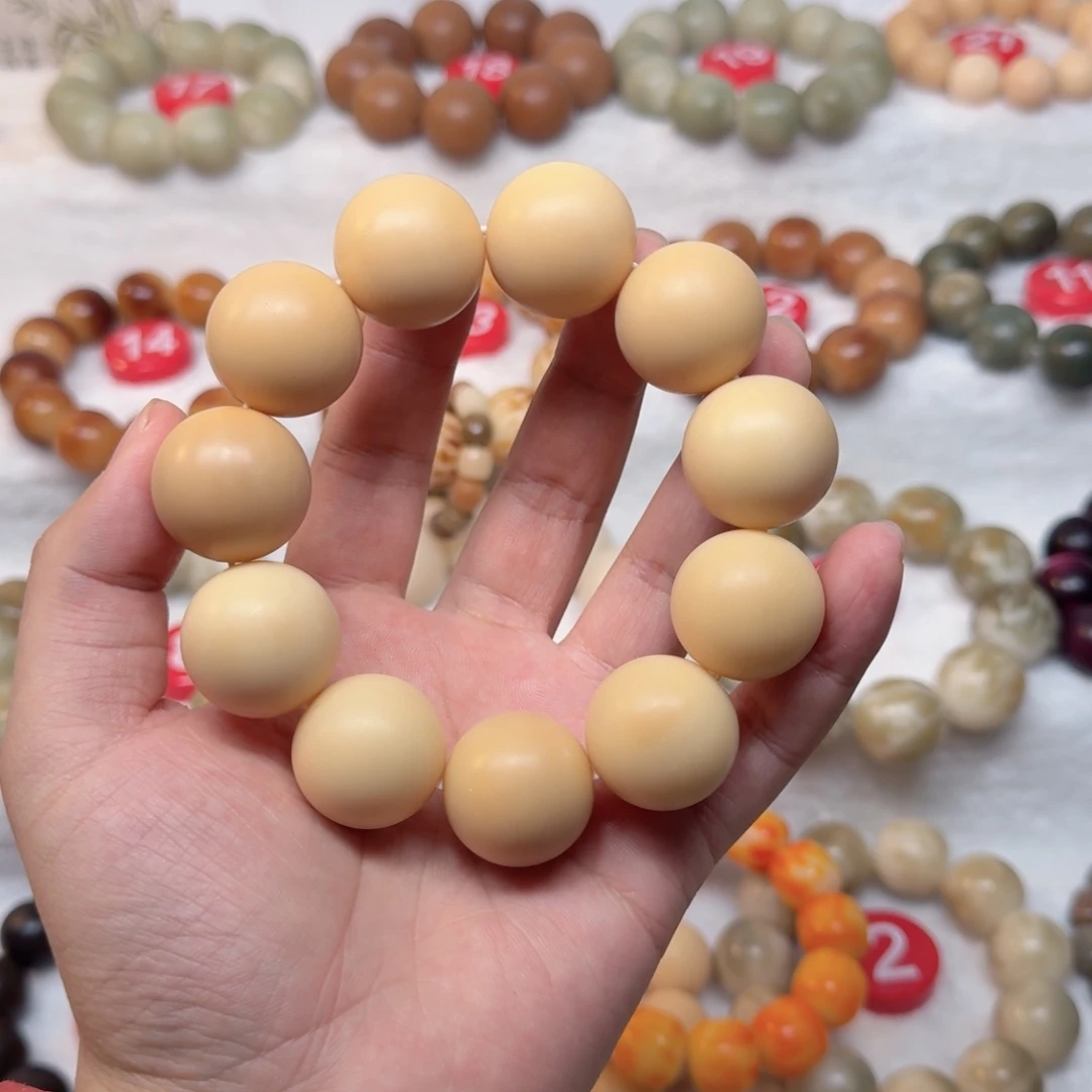 登***哥白玉菩提吊坠卡24风化干磨