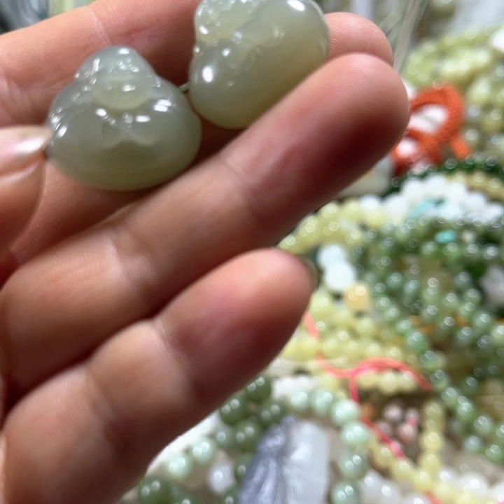 颈饰未镶嵌和田玉（糖玉）