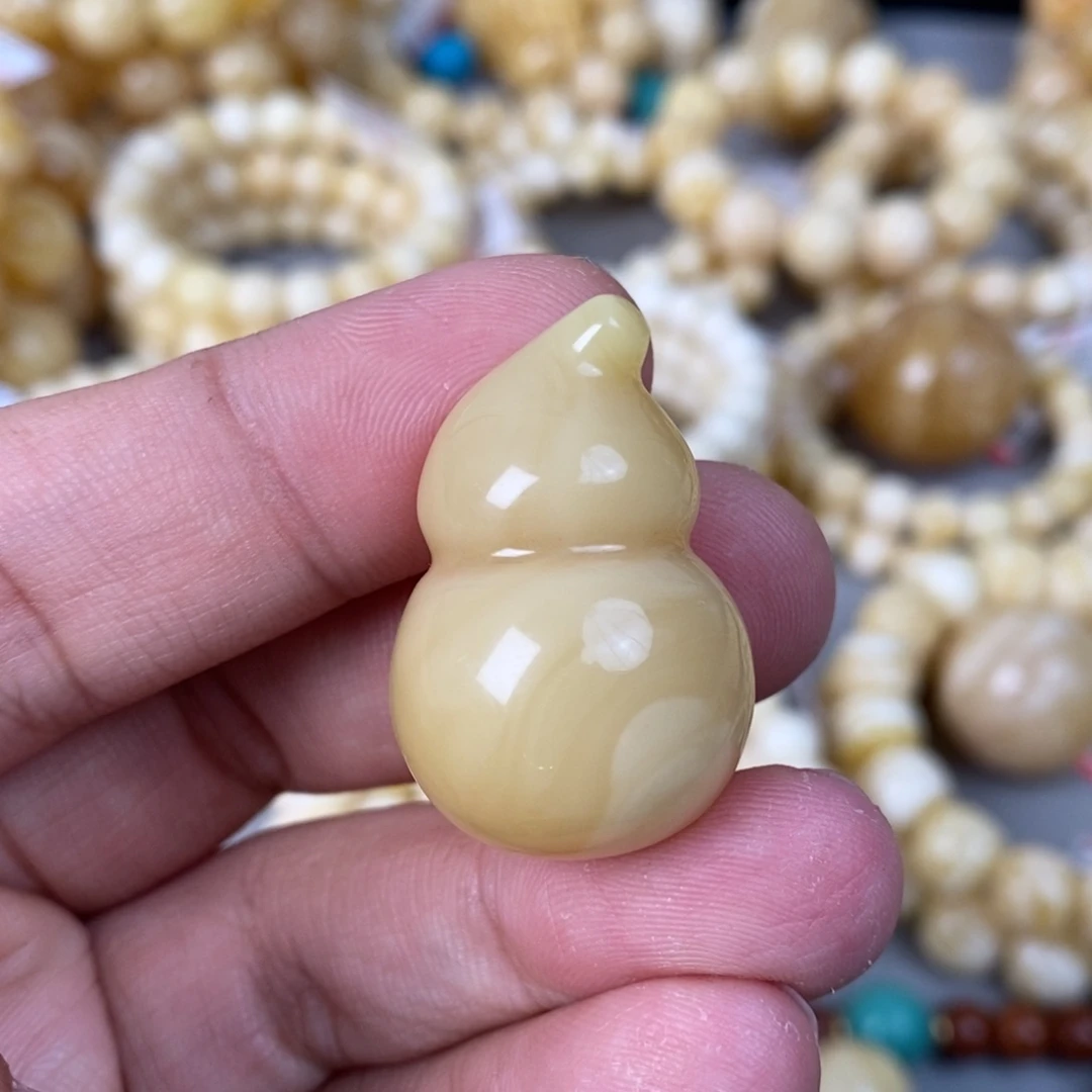 爱***风蜜蜡未镶嵌珠宝奇石8.1g