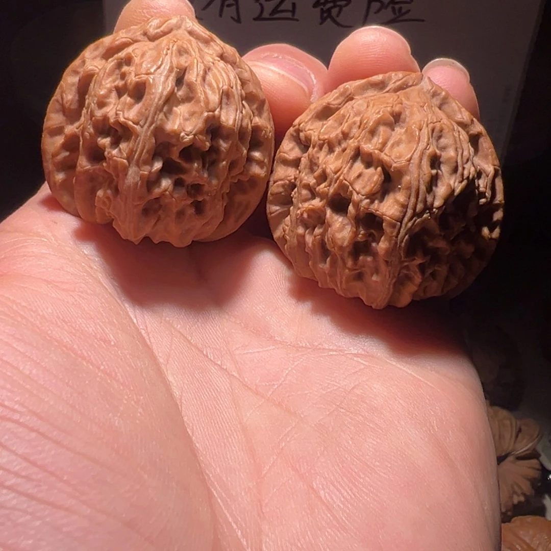 文玩核桃把件38尺全品三角白狮子