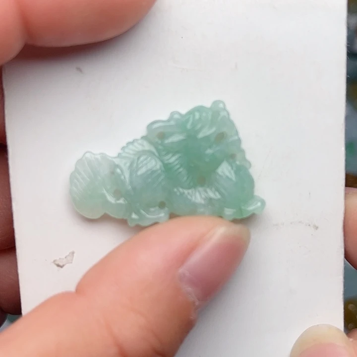 翡翠颈饰未镶嵌龙