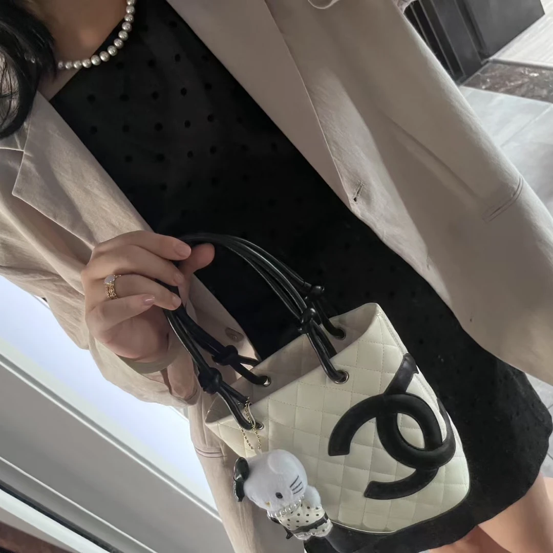 95新 Chanel/香奈儿 熊猫色mini手提水桶包