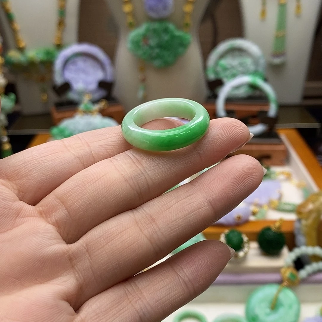 颈饰未镶嵌翡翠天然