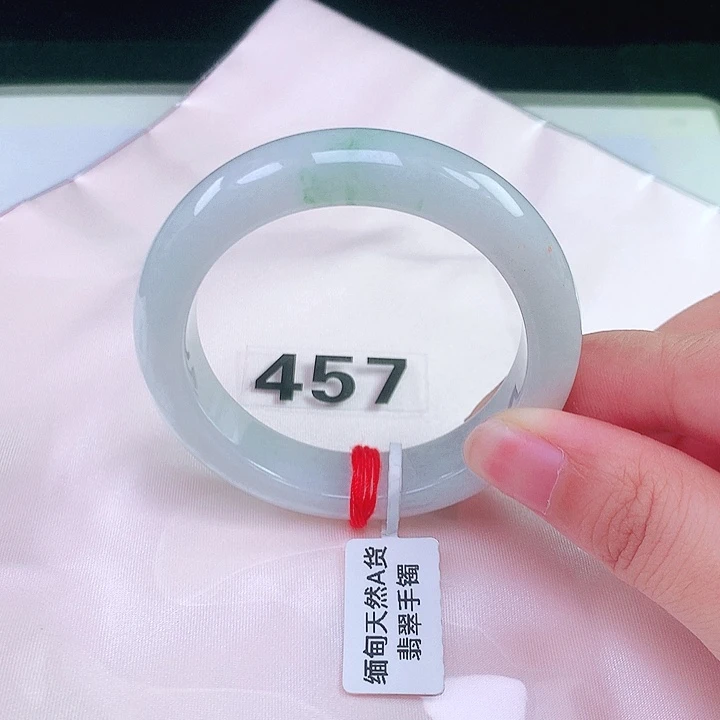 翡翠手镯未镶嵌翡翠手镯