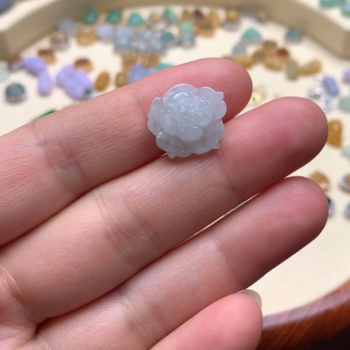 翡翠颈饰未镶嵌翡翠花花