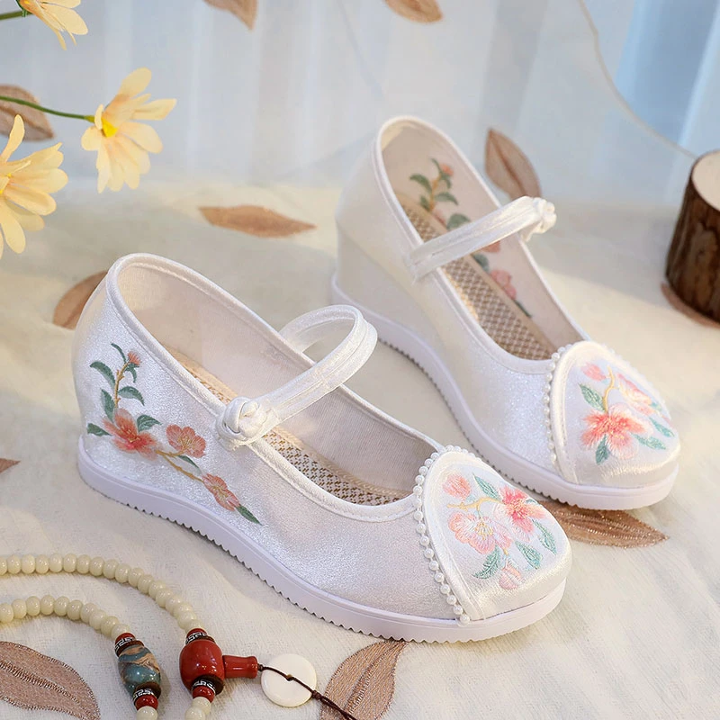 中国风布鞋古风鞋薄款内增高坡跟复古单鞋民族风绣花女款