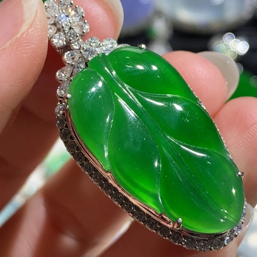 翡翠18K金镶嵌颈饰叶子