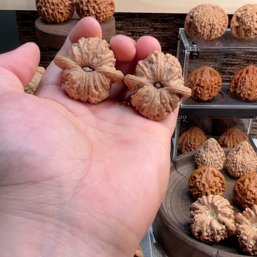 一***舒把件文玩核桃42血麒麟