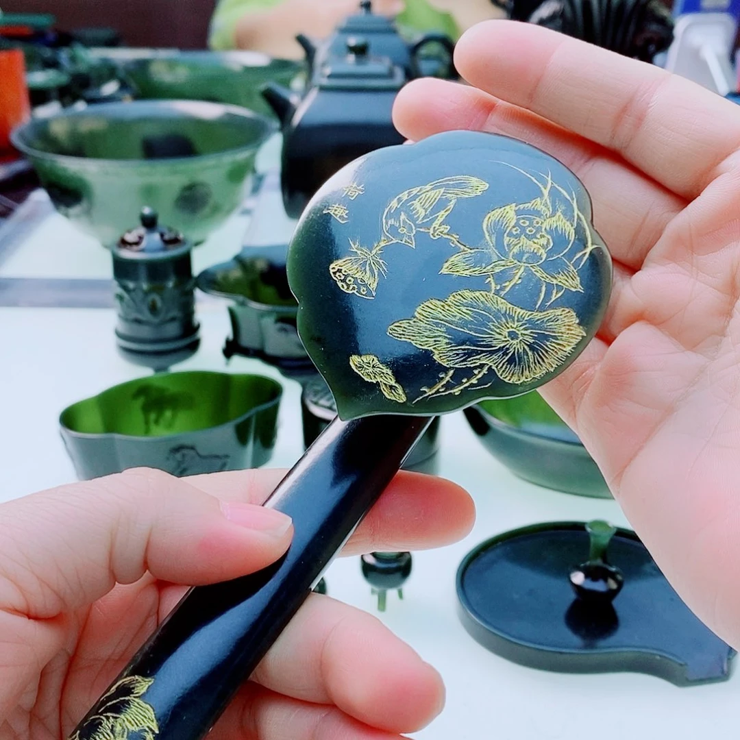 未镶嵌和田玉摆件