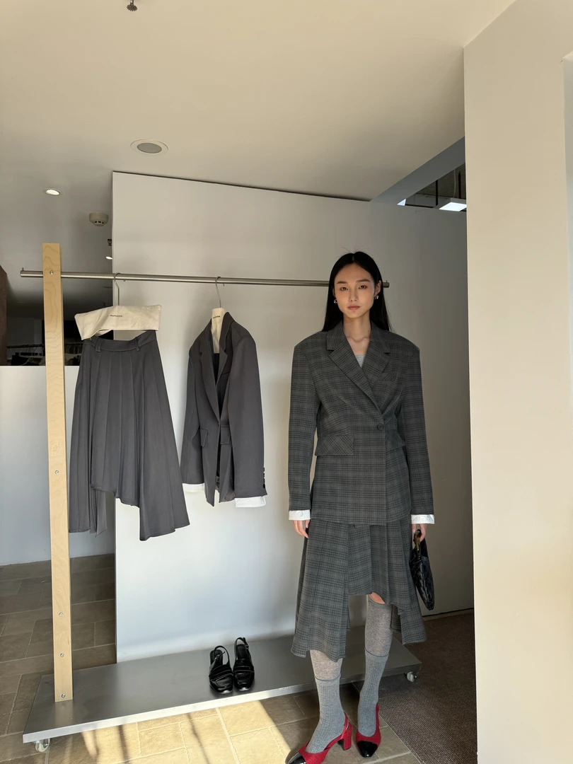 韩版宽松时尚套装裙2025新款西装外套+百褶半身裙两件套
