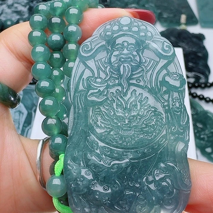 翡翠未镶嵌颈饰多样性发其一