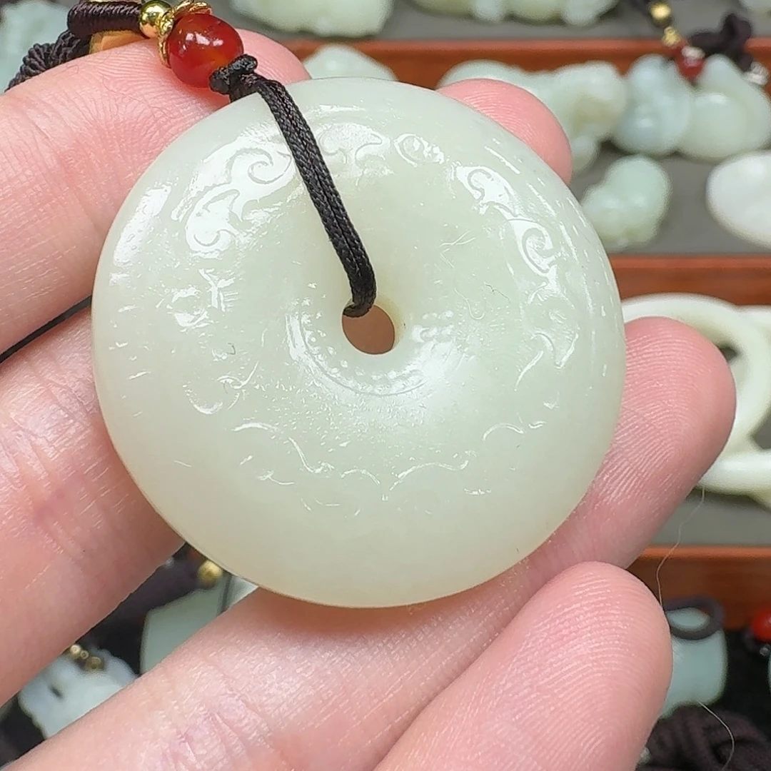 和田玉未镶嵌把件