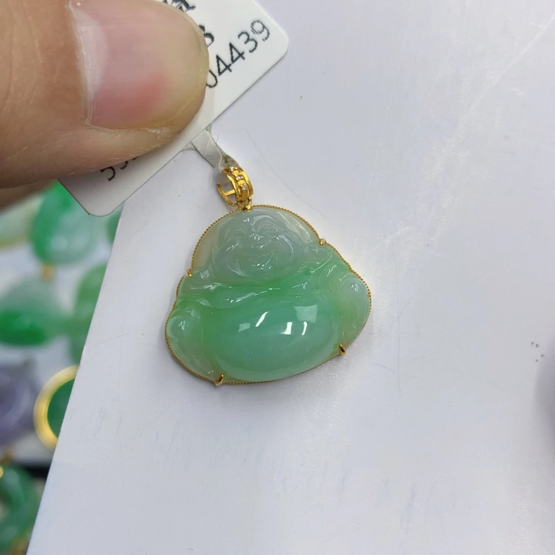 翡翠18K金镶嵌颈饰翡翠