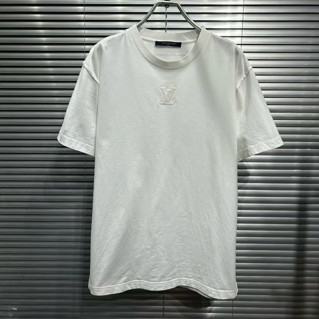 99新 LouisVuitton/路易威登 经典爆款领口浮雕白色短袖/m码