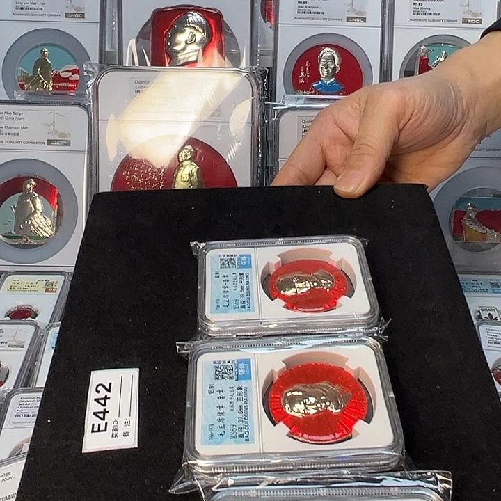 徐***摩其他普通金属精品像章442号商品3枚套