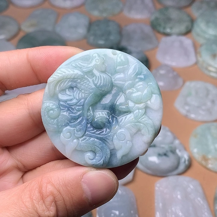 翡翠未镶嵌颈饰凤凰