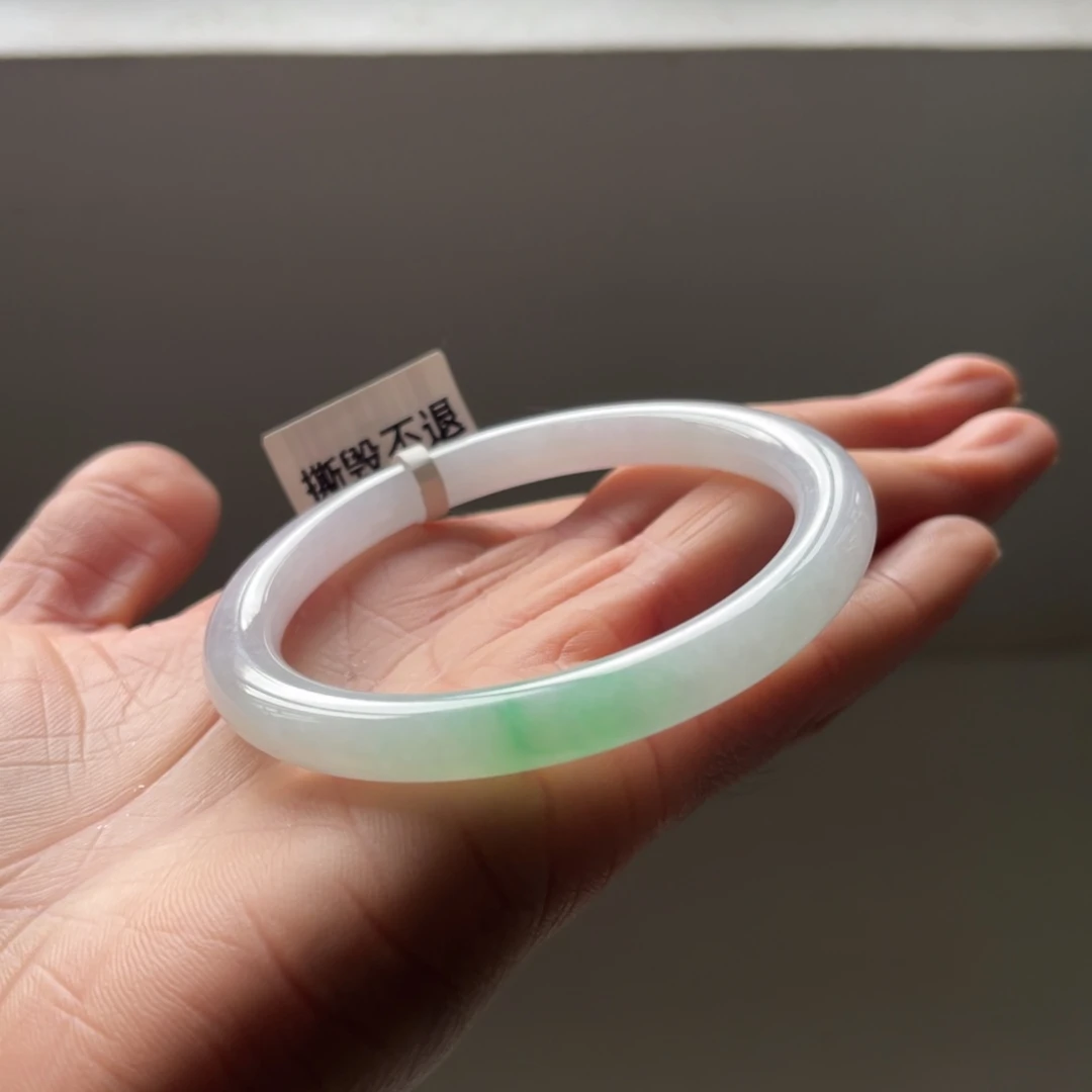 舒***爱翡翠未镶嵌手镯56圈三天鉴赏期（有瑕）