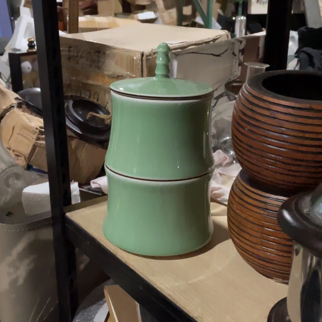 陶瓷花瓶家居摆件。