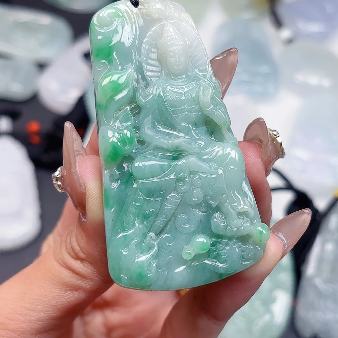 翡翠未镶嵌颈饰观音