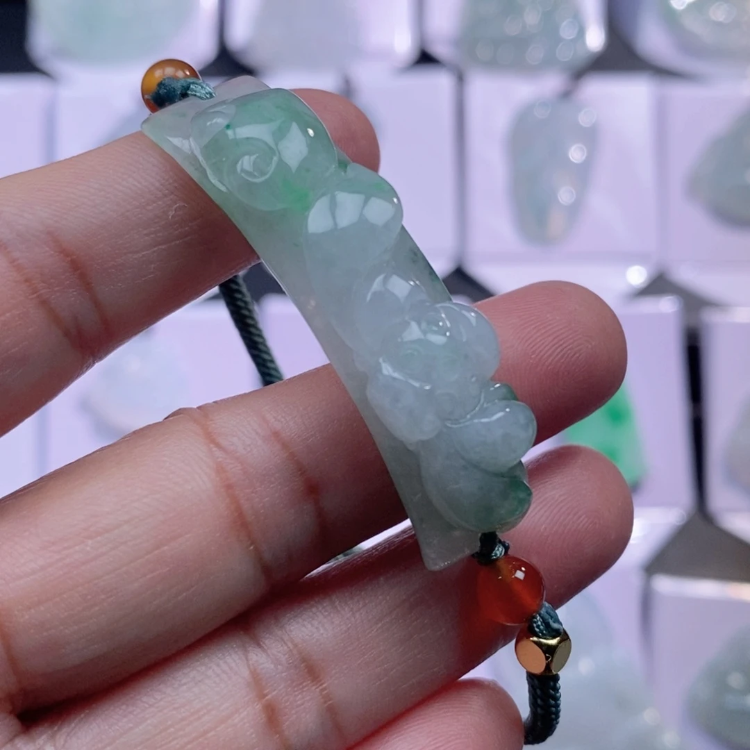 翡翠未镶嵌颈饰手牌