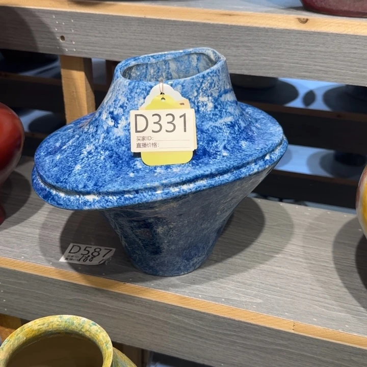 景德镇陶瓷艺术品倾*