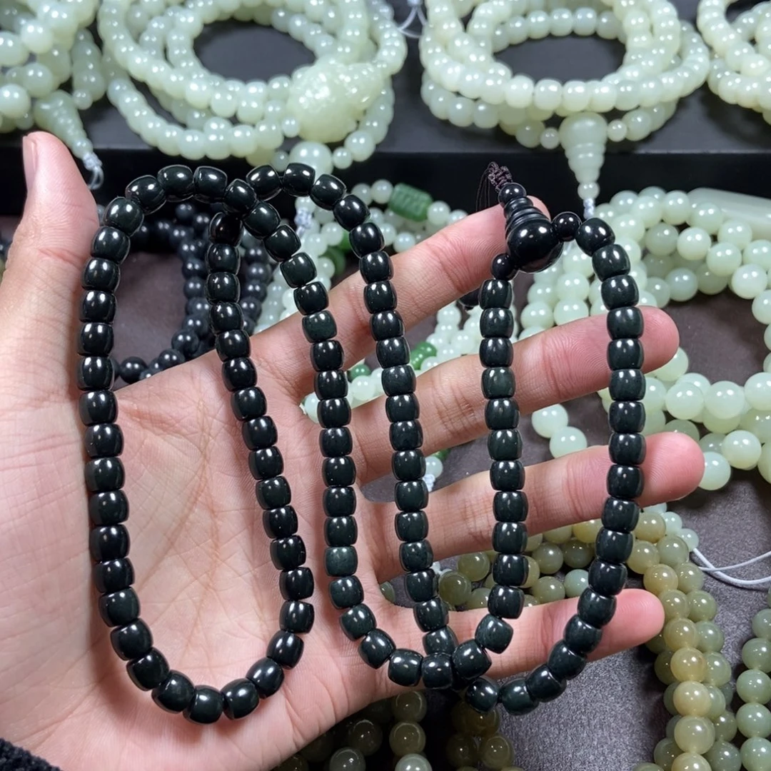 和田玉未镶嵌把件