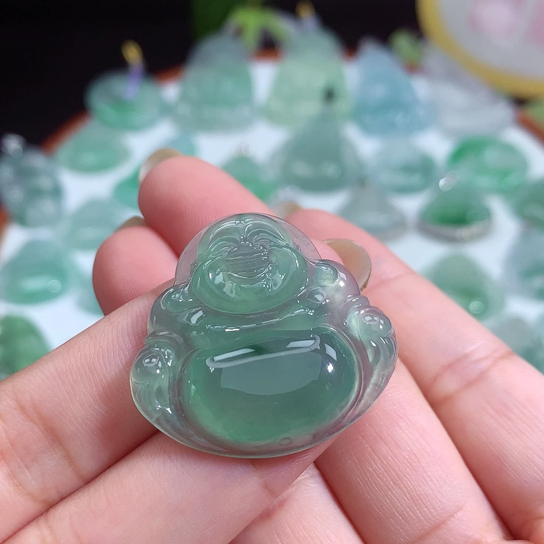 翡翠未镶嵌颈饰佛公