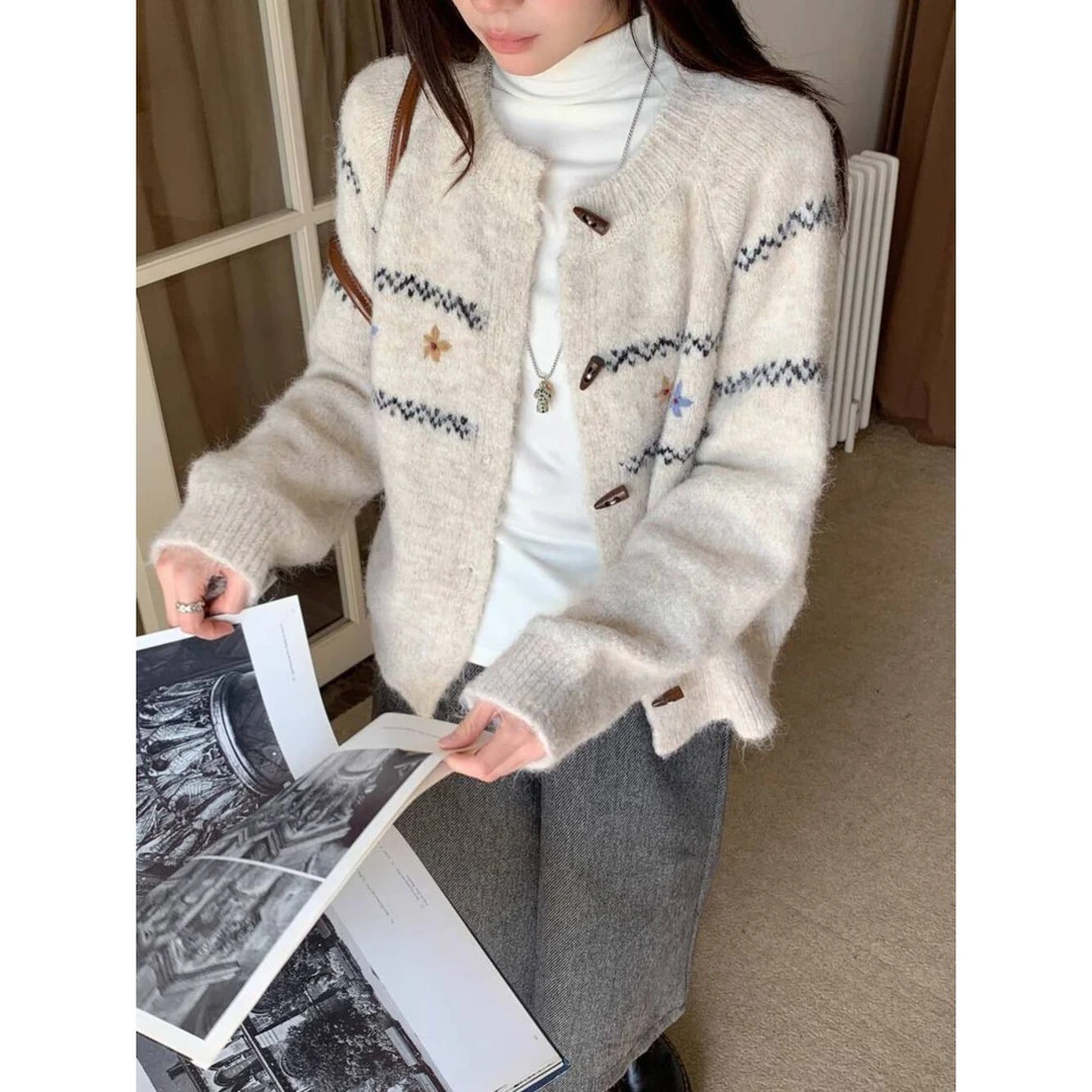 早秋复古牛角扣慵懒风毛衣开衫韩版减龄提花设计感上衣82156#0.12