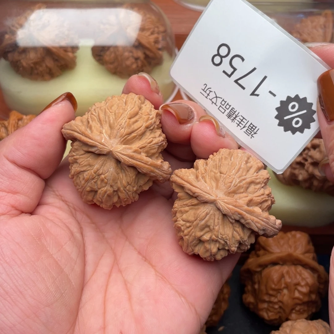 文玩核桃把件43头货精配白狮子