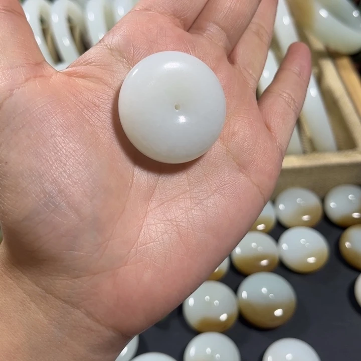 杜****颈饰未镶嵌和田玉