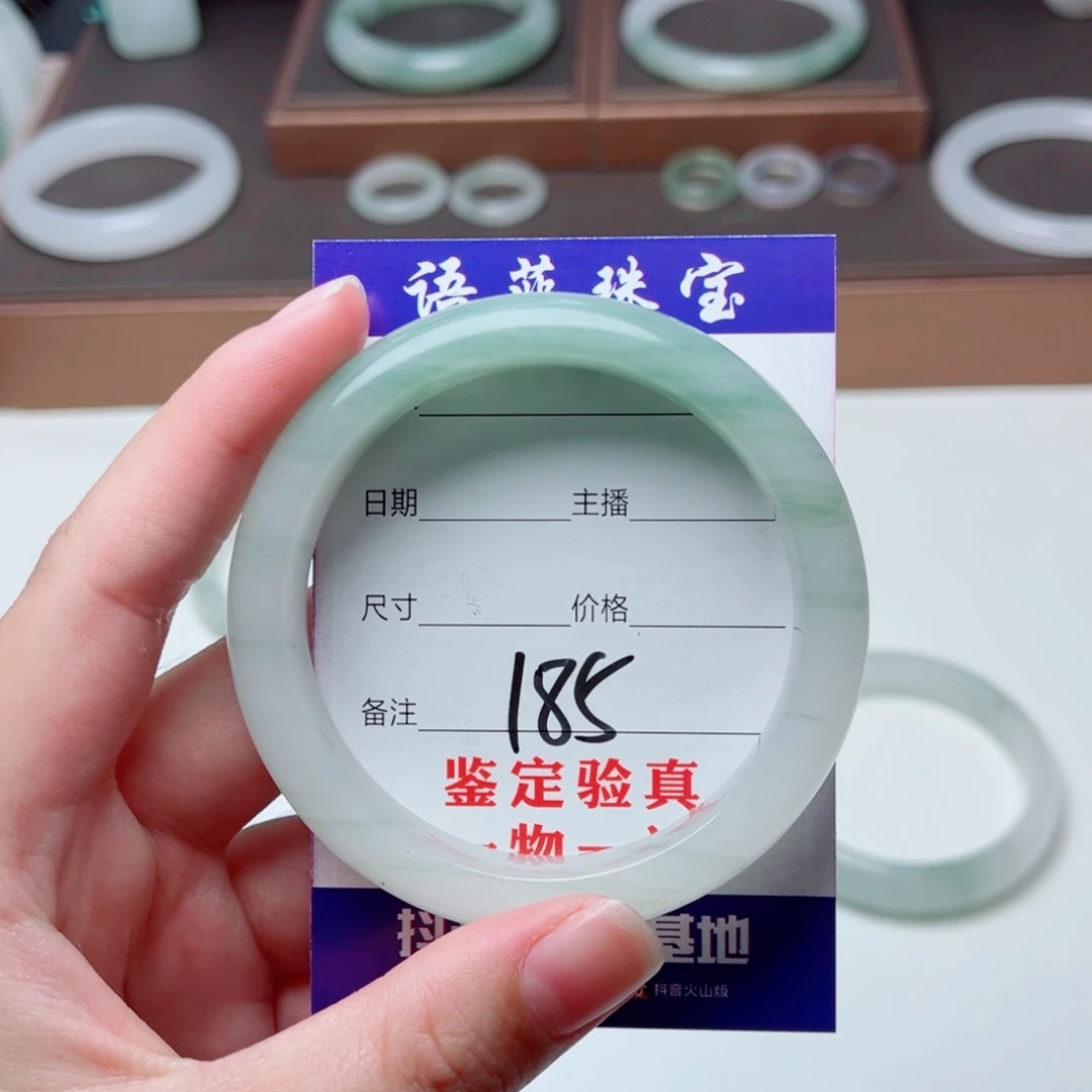 小***阿石英质玉未镶嵌手镯