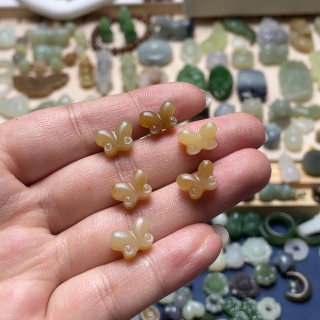 和田玉未镶嵌颈饰一个