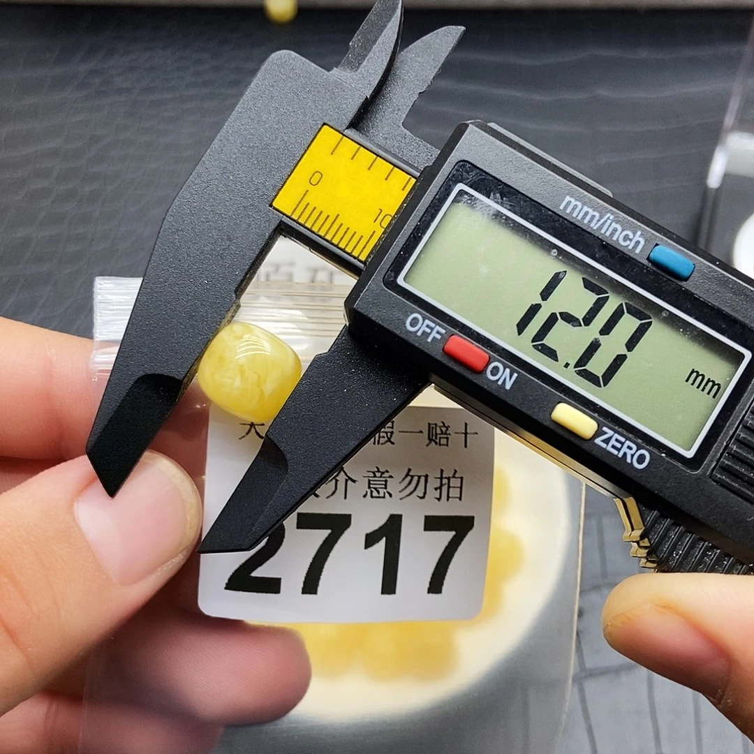 蜜蜡未镶嵌珠宝奇石2717