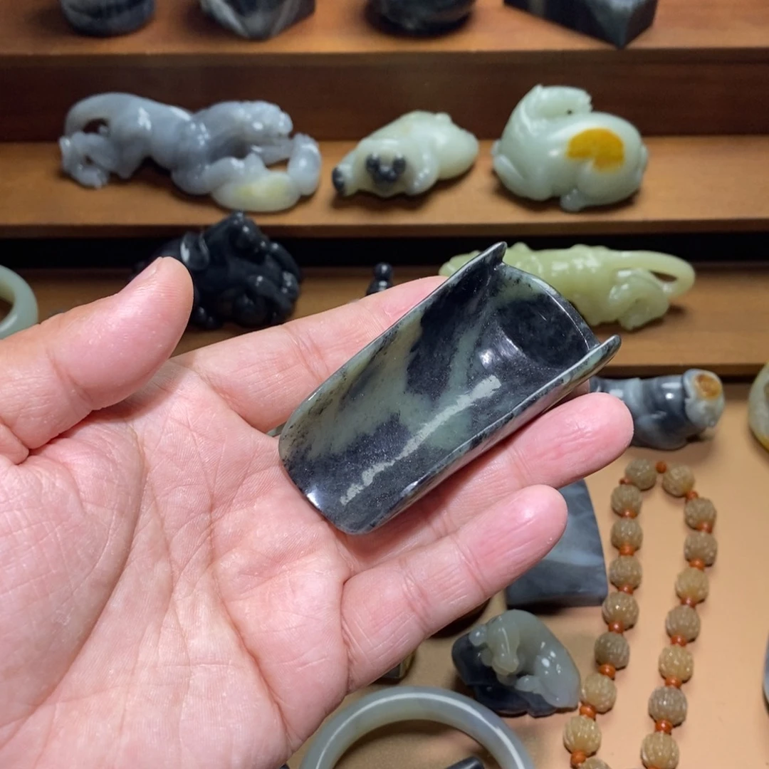 未镶嵌和田玉摆件