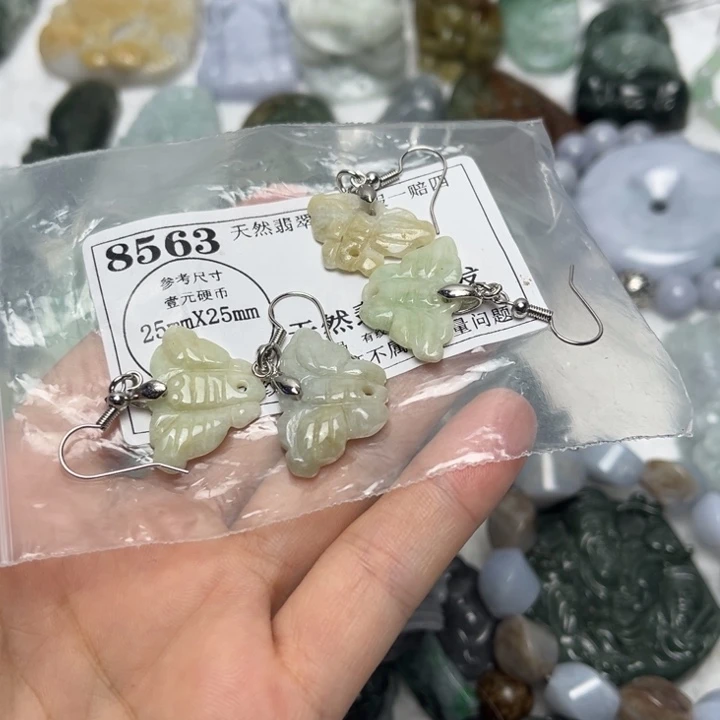 翡翠未镶嵌颈饰8563