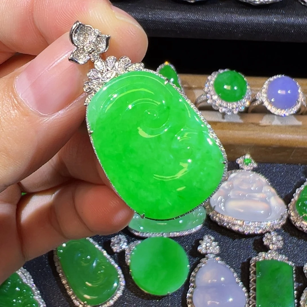 颈饰18K金镶嵌翡翠缅甸翡翠