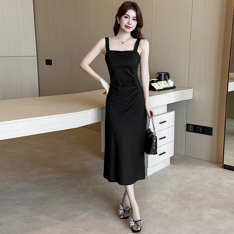 2025新款吊带连衣裙女夏季气质显瘦背带裙赫本风无袖小黑裙子百搭