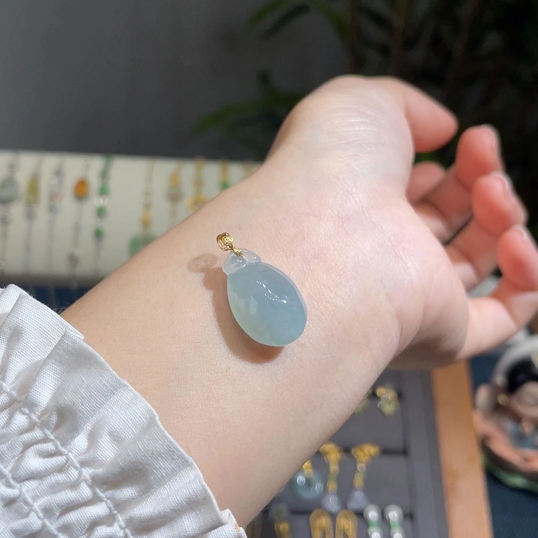 翡翠颈饰18K金镶嵌胖胖小福瓜