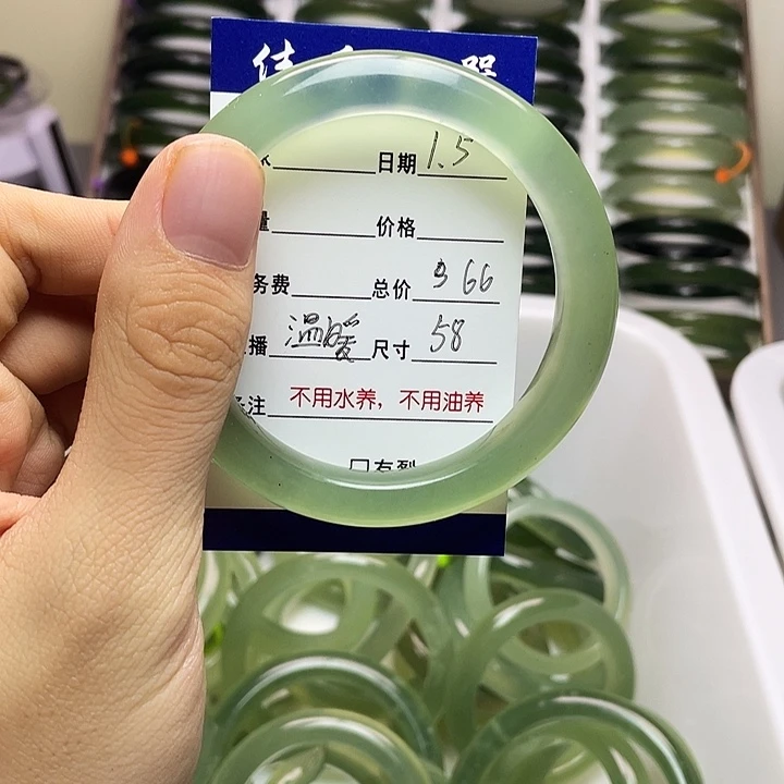 ****暖蛇纹石玉未镶嵌手镯