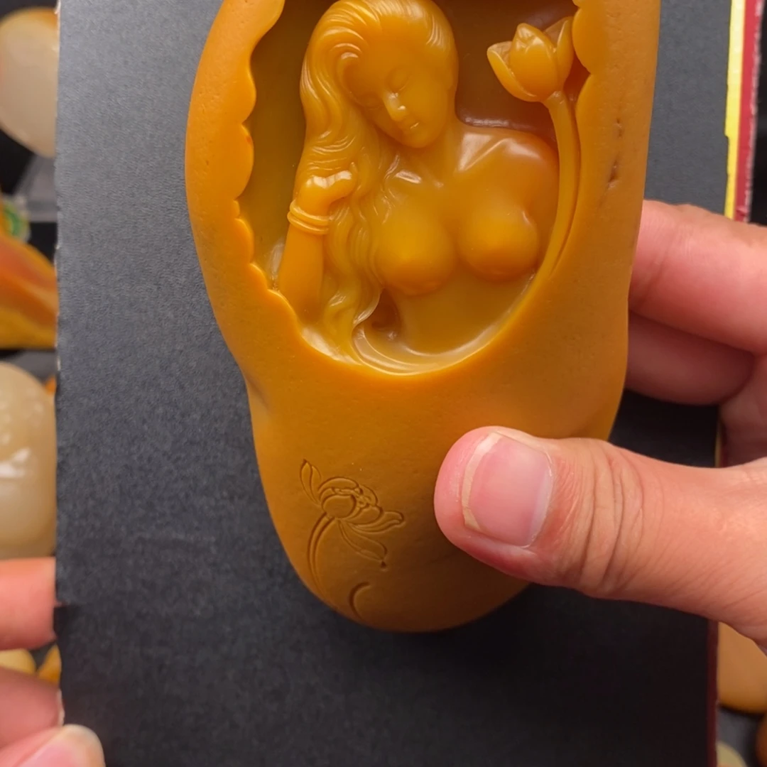山***外石英质玉未镶嵌颈饰