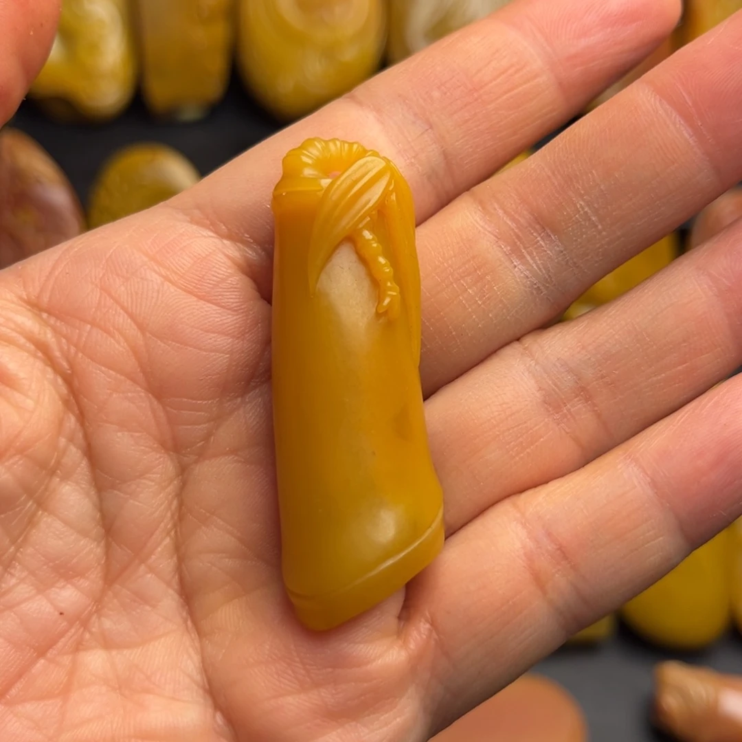 颈饰未镶嵌石英质玉大*