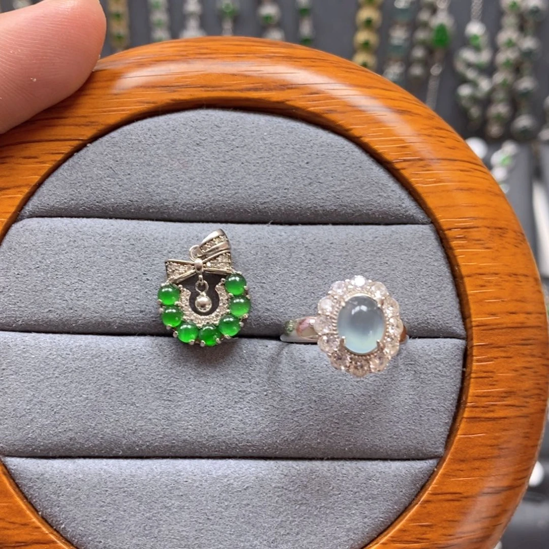 翡翠颈饰银S925镶嵌王翡翠戒指翡翠