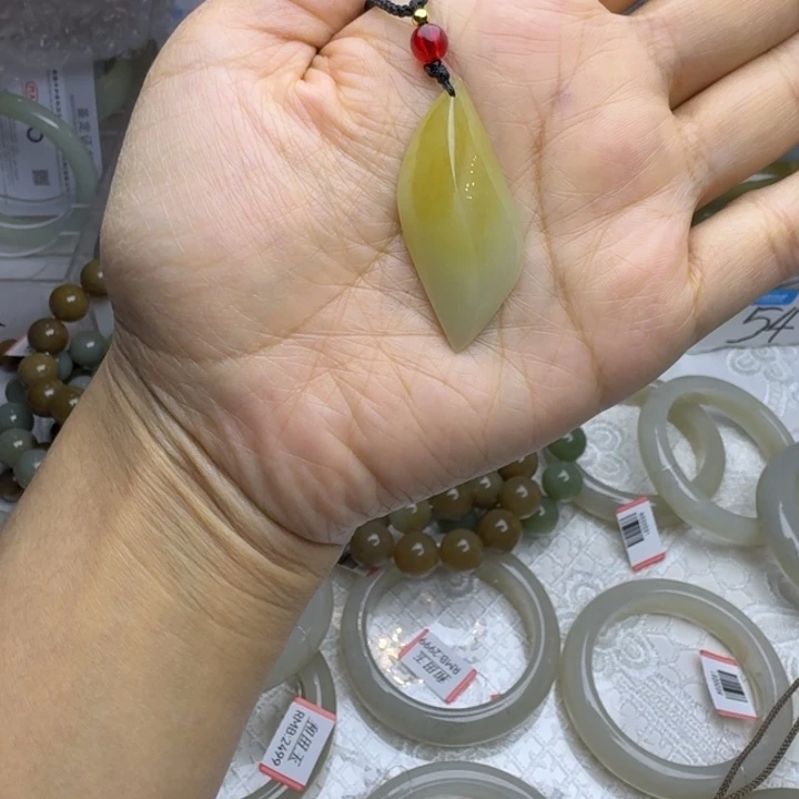 雨***沫和田玉（糖玉）未镶嵌手镯