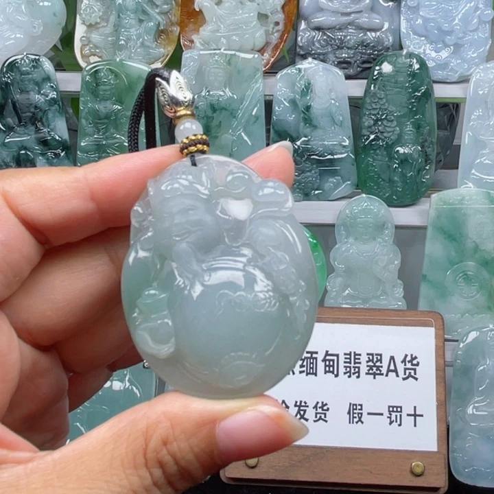 颈饰未镶嵌翡翠财神