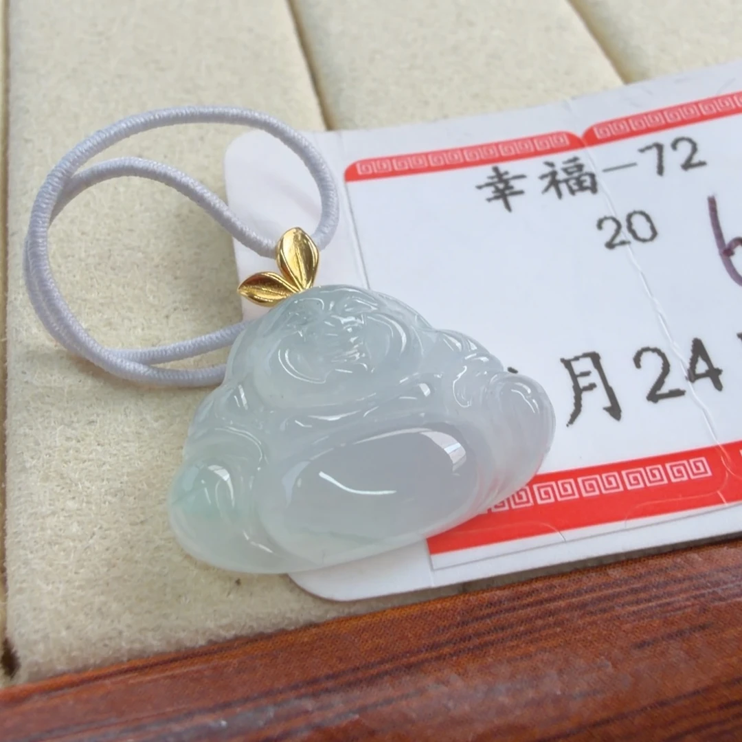 上***t翡翠18K金镶嵌颈饰