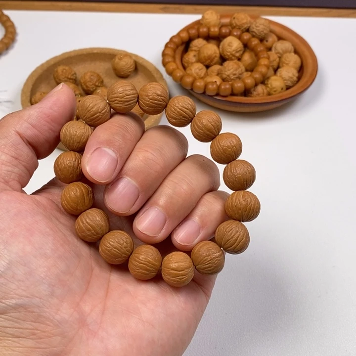 吊坠猴头核桃凤羽