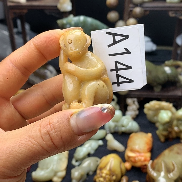 和田玉未镶嵌车挂